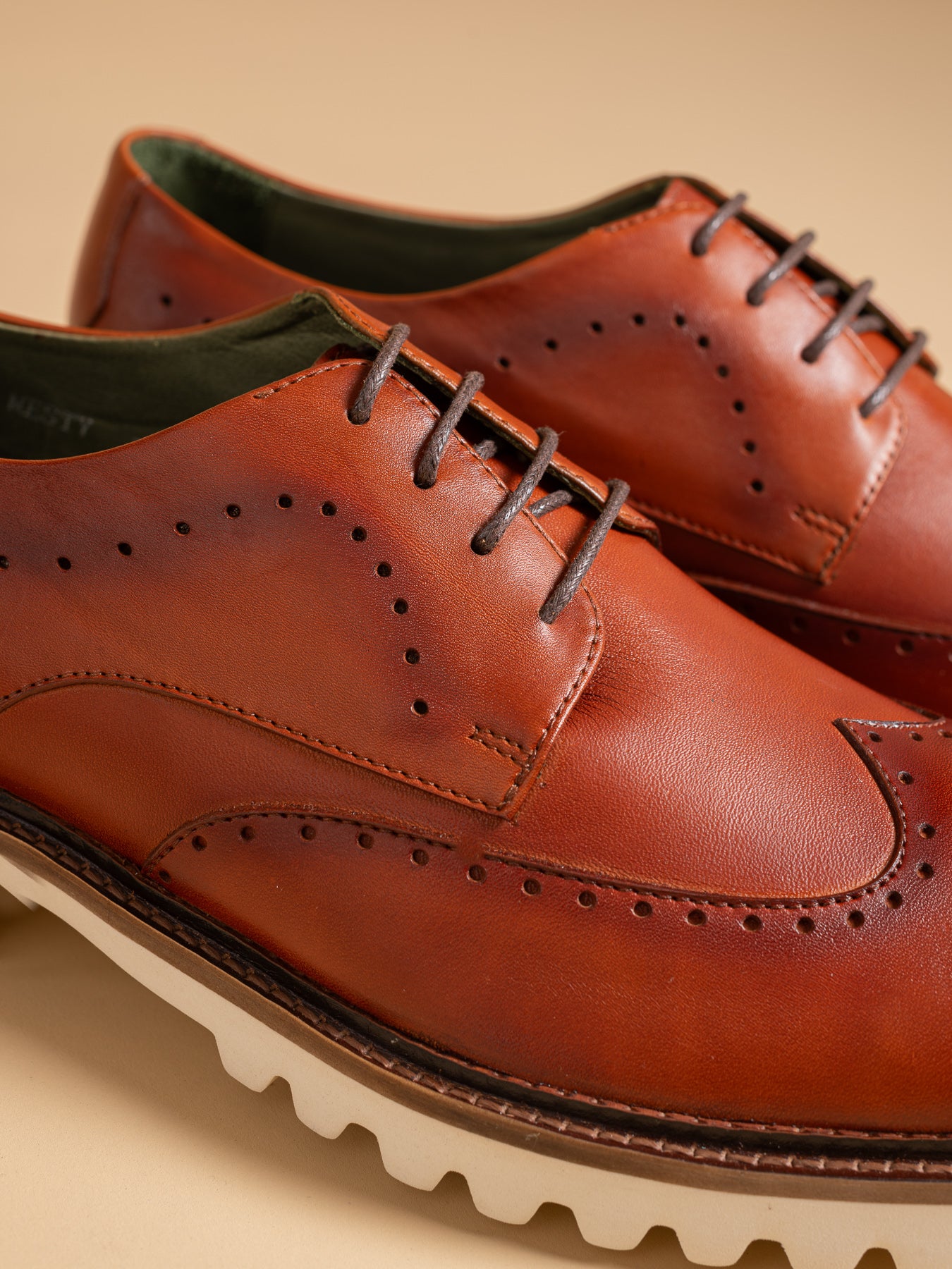 Leather derby shoe in walnut